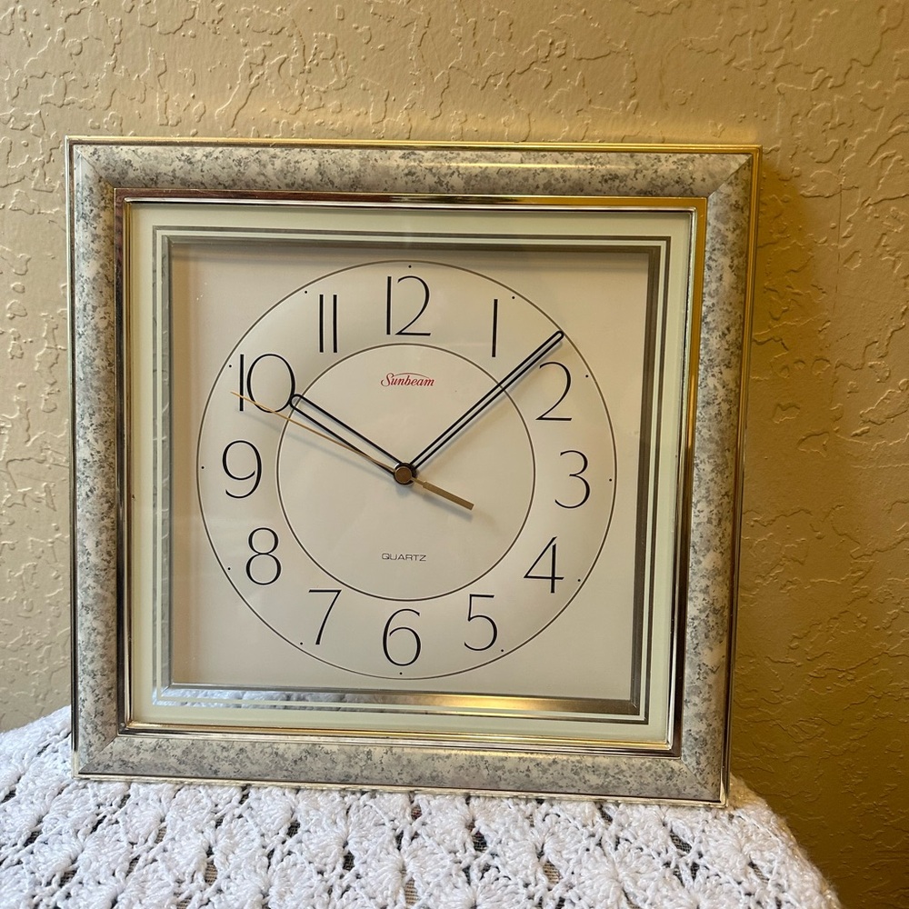 Vintage Sunbeam 1960’s/70’s Quartz Wall Hanging Clock Model # 882-1630